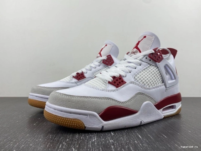 Nike DR5415-160 4 SB x Jordan Air 1105